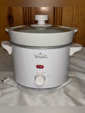 Rival White 2QT Stoneware Crockpot Model #MD-YHJ20DW UNUSED SHAPE